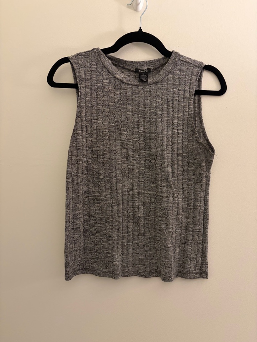 Rue21 Gray Ribbed Crewneck Tank Top